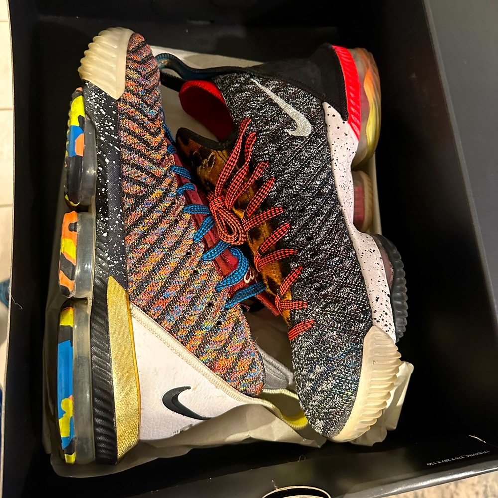 Nike LeBron XV